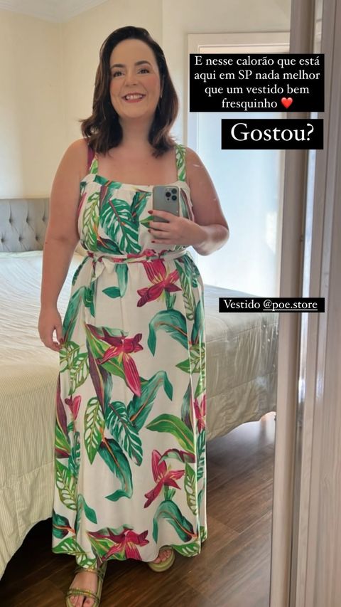 Cliente com vestido floral PÓE